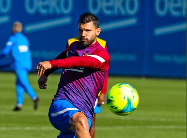 Sergio Aguero lên nòng, sẵn sàng bắn hạ Kền kền trắng