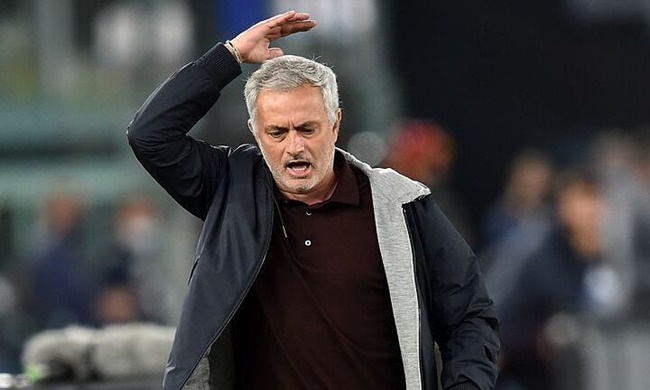 Ảnh bài viết Mourinho lên tiếng về trận cầu "độc nhất vô nhị" với 2 thẻ đỏ cho HLV