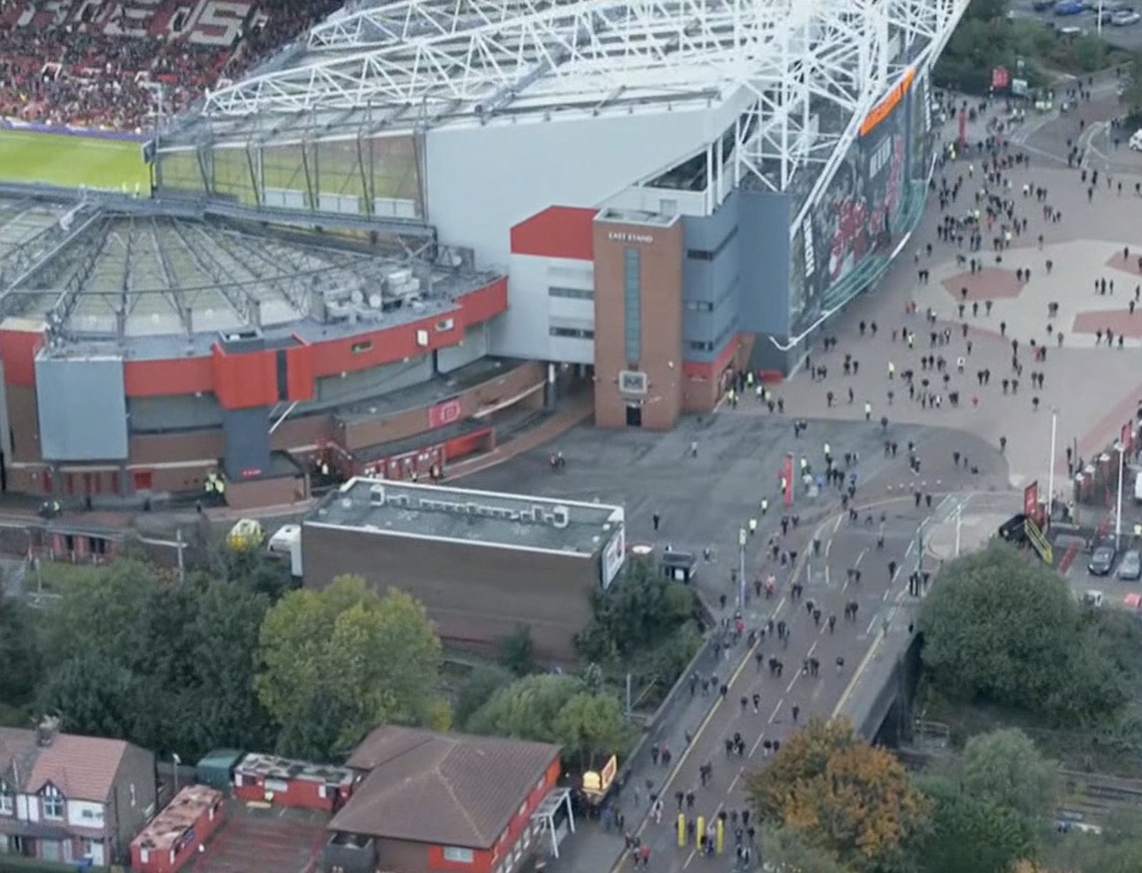 SỐC! Bị Liverpool sỉ nhục, CĐV Man Utd bỏ ra về