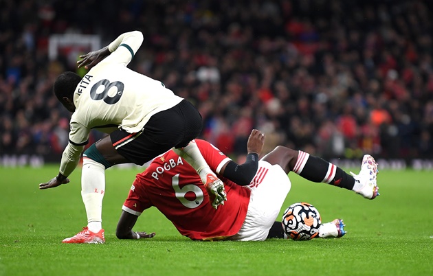 Bị Pogba vào bóng ác ý, tình trạng của Naby Keita ra sao?