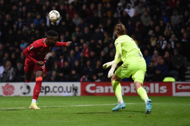Origi tung cú sút bọ cạp, Liverpool tiến vào tứ kết EFL Cup