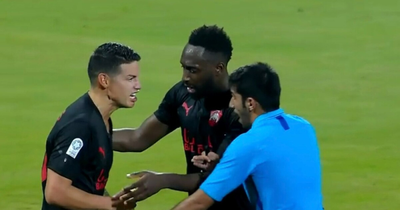 Nổi điên quát thẳng mặt trọng tài, James Rodriguez nhận cái kết đắng