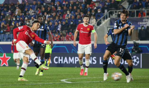 Cú đúp siêu phàm, Ronaldo đưa Man Utd thoát hiểm thần kỳ