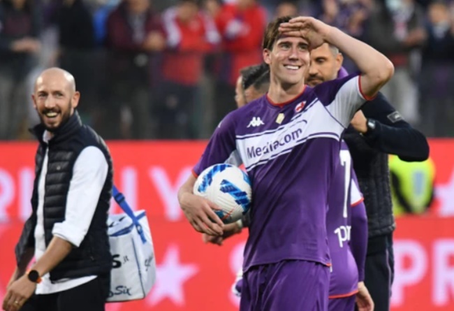 HLV trưởng Fiorentina gửi lời đến Arsenal ở thương vụ Vlahovic