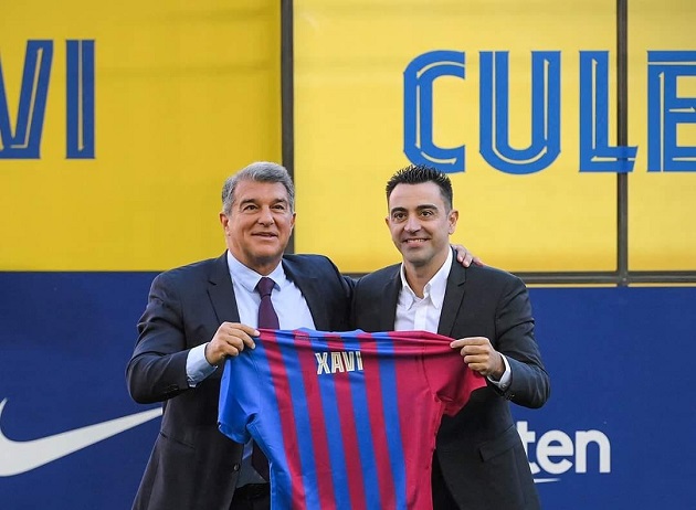 Tại sao Xavi cương quyết giữ chân "người thừa" Ousmane Dembele?