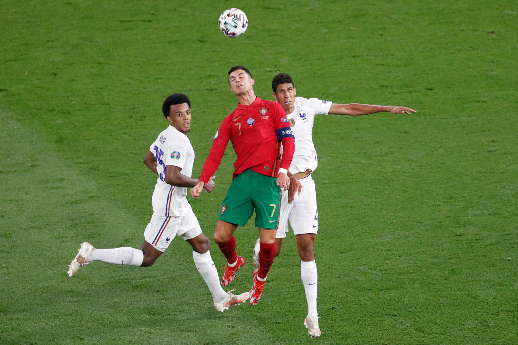 Ảnh bài viết Vì sao M.U nên chiêu mộ đối tác 69 triệu bảng của Varane?