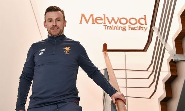 Carragher chỉ ra vị trí mà tân Giám đốc Liverpool cần chiêu mộ