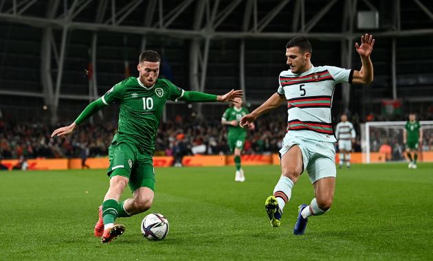 Fan Quỷ đỏ tìm ra hậu vệ cánh tốt hơn cả Shaw lẫn Wan-Bissaka