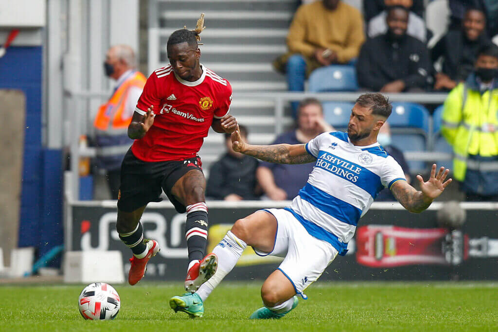 Đàm phán với cơn lốc biên phải, Man Utd sẵn sàng phế truất Wan-Bissaka
