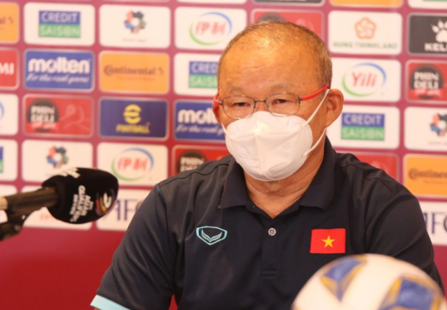 HLV Park Hang-seo lý giải việc Văn Đức chơi dưới sức tại VL World Cup
