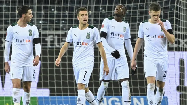 Chấn động Bundesliga vì 6 bàn thua trong 35 phút