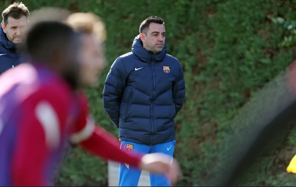 Ảnh bài viết Xavi lộ rõ vẻ căng thẳng trước trận chiến sinh tử với Bayern Munich