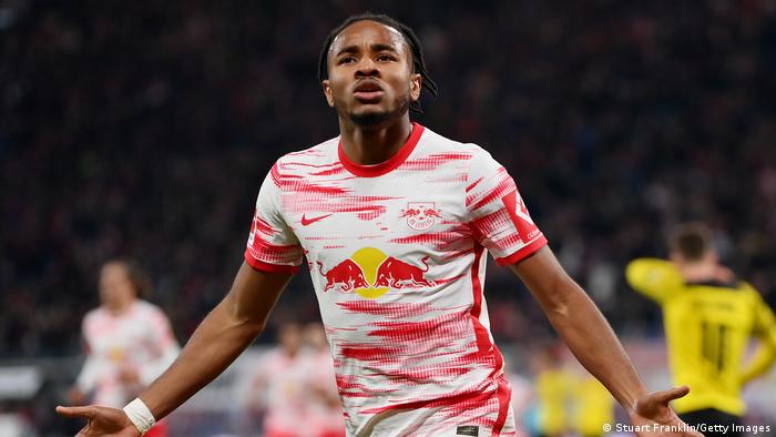 Đội hình tiêu biểu vòng 15 Bundesliga: Mục tiêu cũ của Man United, hiện tượng C1