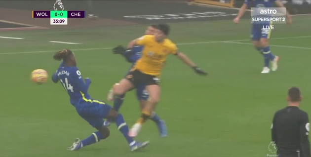 Ảnh bài viết Va chạm cực mạnh, sao Chelsea rời sân sau hiệp 1