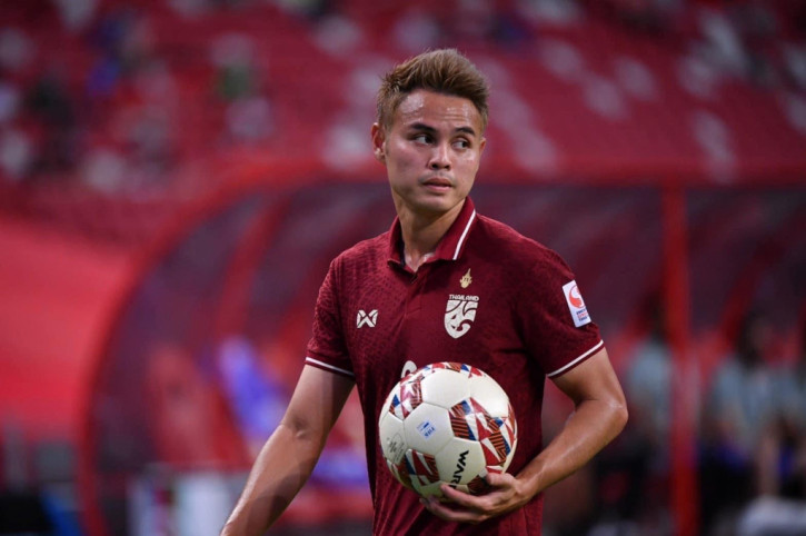 Ảnh bài viết Sao Thái Lan chơi cùi chỏ vào mặt Quang Hải, cựu Còi vàng Việt Nam lên tiếng