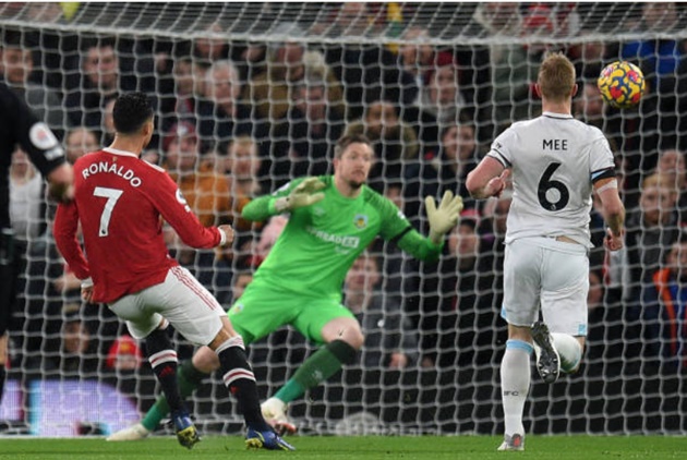 Ảnh bài viết Ronaldo "hóa gỗ" trong ngày sinh nhật của Sir Alex