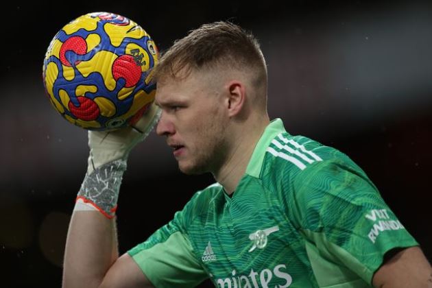 Ảnh bài viết Sir Bobby Charlton dạy cho Aaron Ramsdale bài học về sự tôn trọng