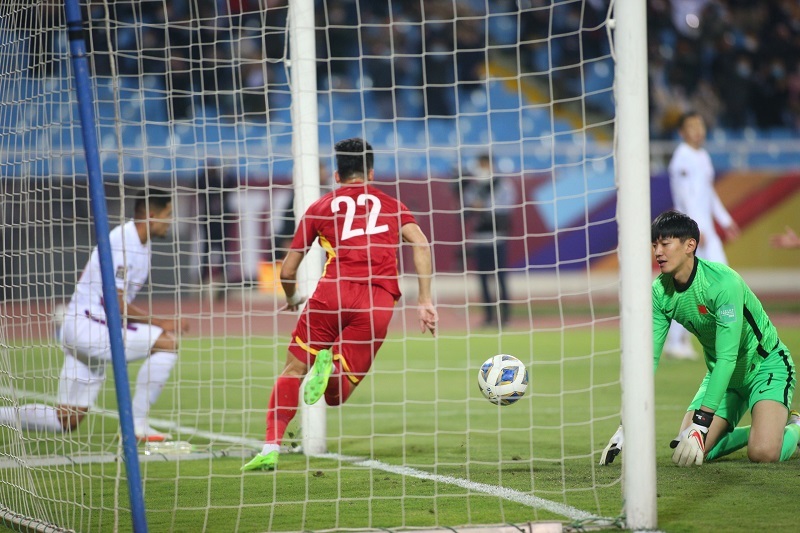 Ảnh bài viết Sina: 'Người hâm mộ choáng váng khi Trung Quốc thua 2 bàn sau 20 phút'