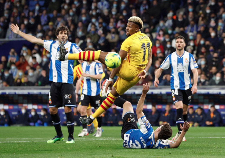 Ảnh bài viết Traore, De Jong giúp Barca thoát thua ở phút 90+6