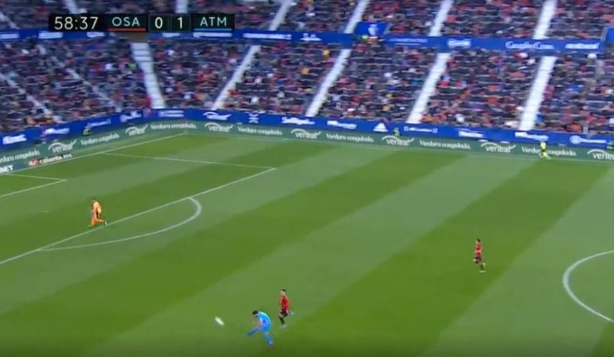Suarez ghi bàn từ khoảng cách gần 40 m