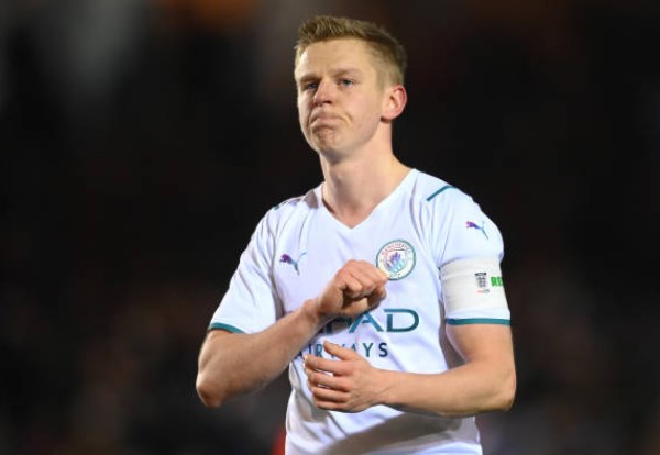 Pep lý giải việc trao băng đội trưởng cho Zinchenko trận Peterborough