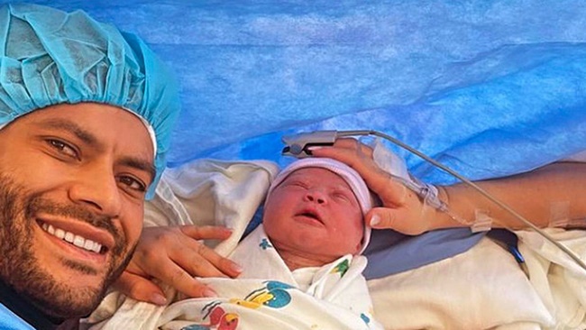 Ảnh bài viết Hulk đón con đầu lòng với cháu gái của vợ cũ