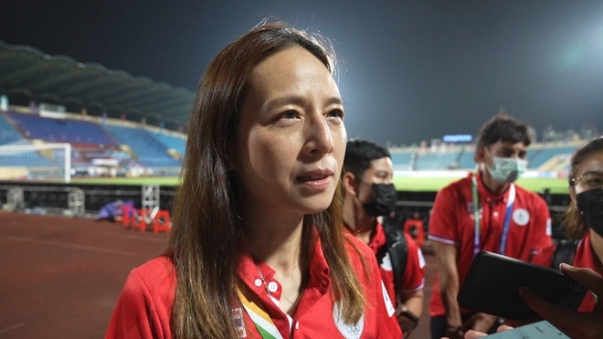 Madam Pang bất ngờ với không khí sân Thiên Trường