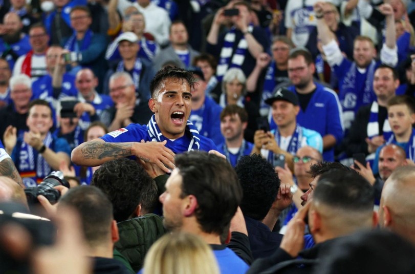 Schalke 04 trở lại Bundesliga
