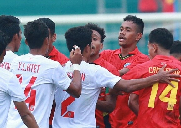 U23 Timor Leste xô xát với đối thủ ở trận thua thứ 2 tại SEA Games 31