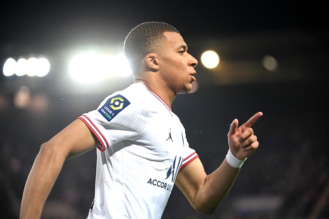 Vì Mbappe, Marca và Lequipe 'tử chiến' trên trang bìa
