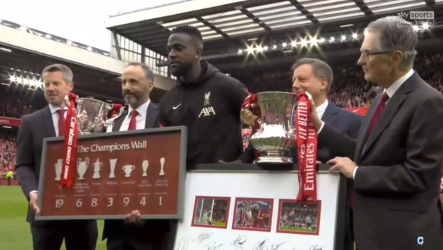 Liverpool lập hàng rào danh dự tiễn "huyền thoại" Origi
