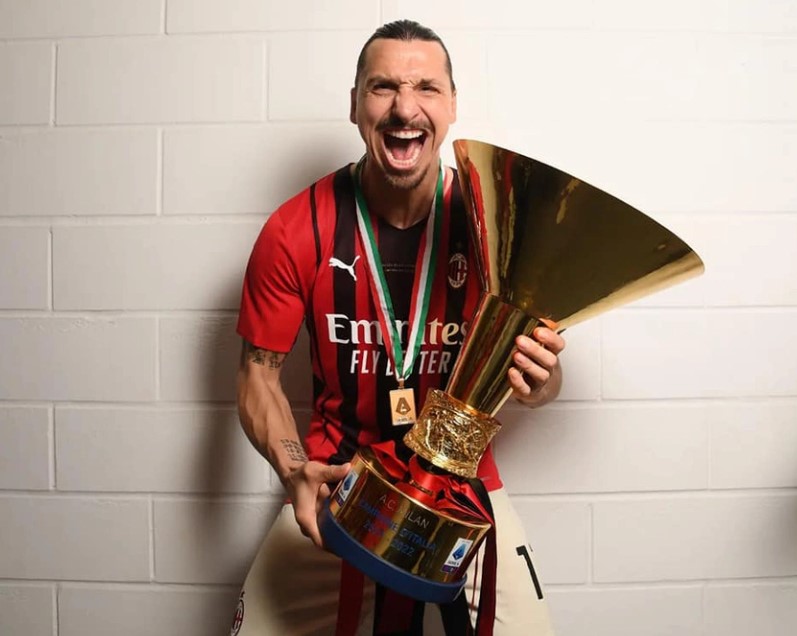 Ibrahimovic: 'Tôi thi đấu mà không có dây chằng đầu gối trong 6 tháng'