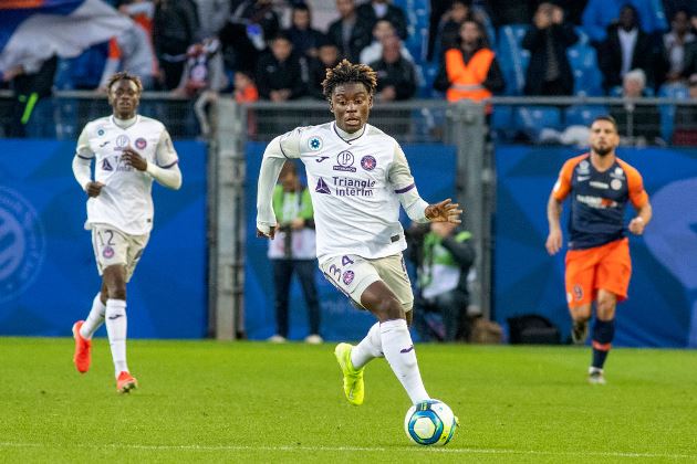 Quỷ đỏ săn quái vật tuyến giữa của Borussia Monchengladbach