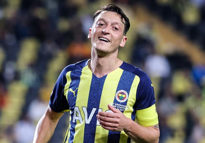 Rõ tương lai Ozil sau khi bị loại khỏi đội một