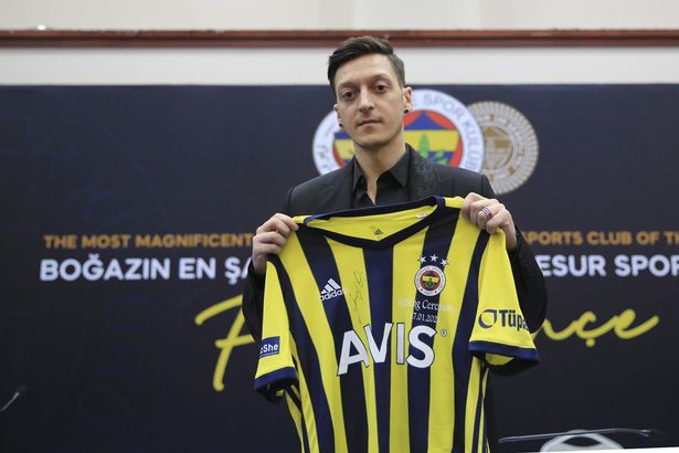 Ngã rẽ bất ngờ của Mesut Ozil