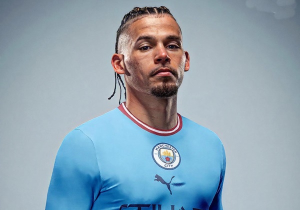 M.U bị chỉ trích vì để mất tiền vệ 45 triệu vào tay Man City