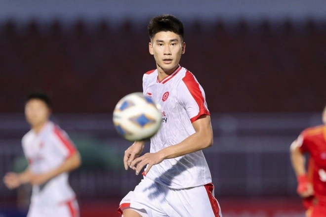 Nhâm Mạnh Dũng chơi nhạt nhòa trong lần đầu đá chính ở AFC Cup