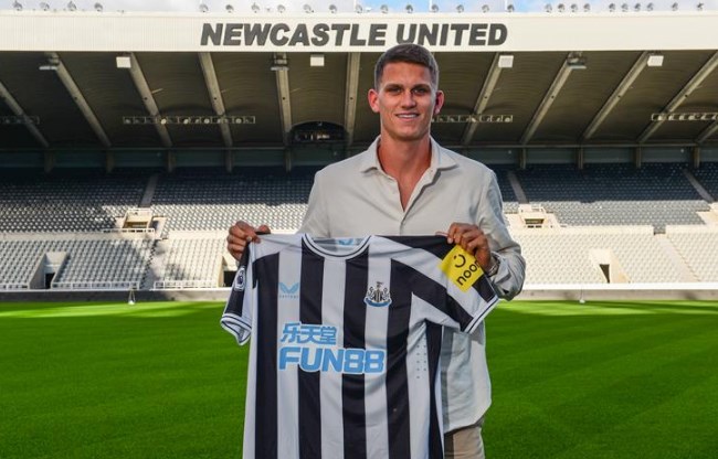 CHÍNH THỨC: Newcastle 'nổ' tân binh thứ 3, giá 37 triệu euro