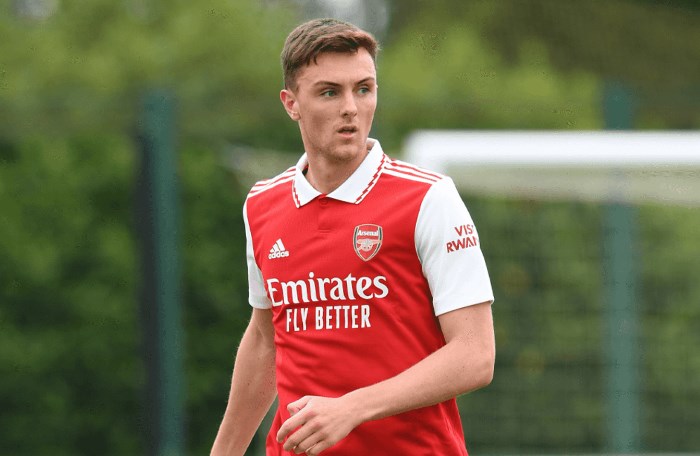 Arsenal cho trung vệ 19 tuổi đi 'du học'
