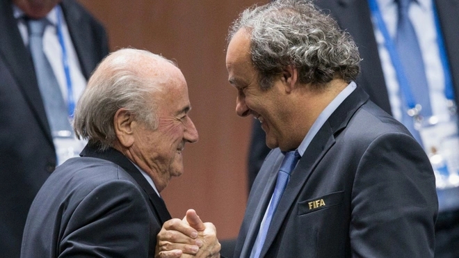 Vì sao Blatter và Platini thoát tội?