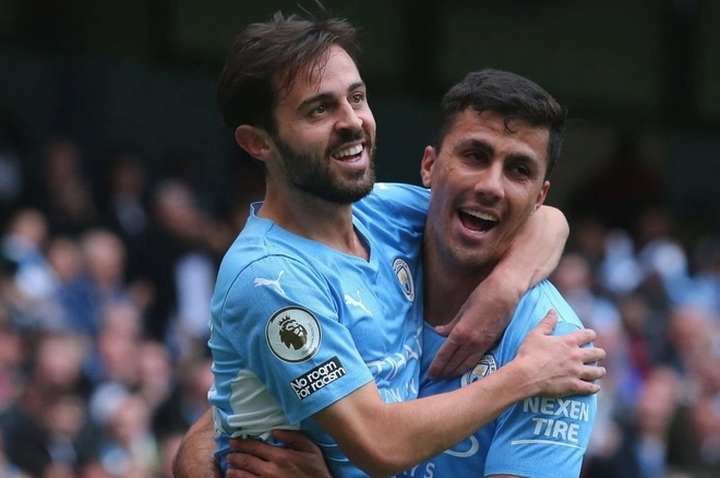 Những tiền vệ chuyền bóng chính xác nhất Premier League 2021/22