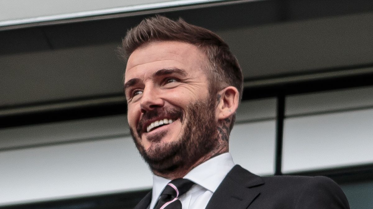 Phản ứng của Beckham khi "quý tử" tái hiện siêu phẩm đá phạt