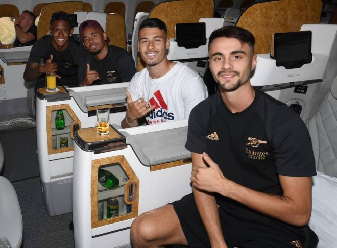 3 cầu thủ bay đến Mỹ hội quân với Arsenal