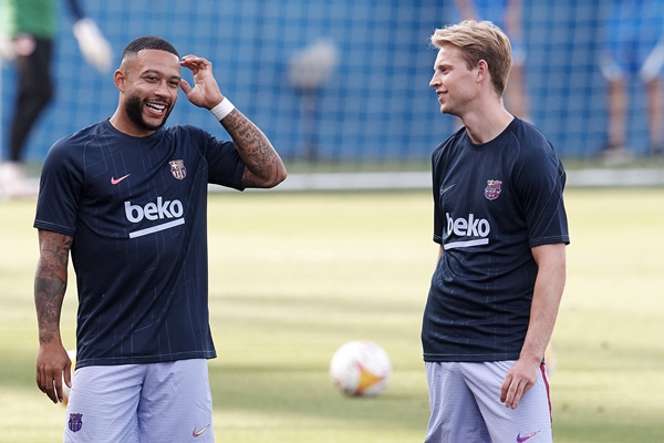 Barca phải bán 2 cầu thủ để đăng ký tân binh