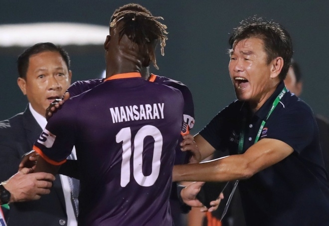 Ngoại binh trả giá vì 'đi đêm' ở V-League