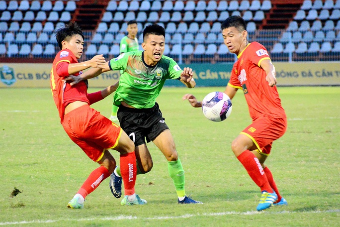Trọng tài lại bị "nhắc tên" trong trận đấu ở Giải Hạng nhất quốc gia 2022