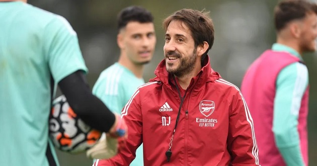 Người hùng bí ẩn làm lu mờ 118 triệu bảng của Arsenal