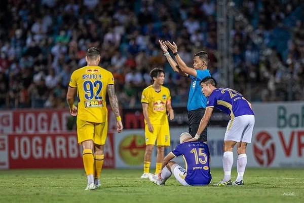 Sai sót của trọng tài V-League cần được nhìn nhận thấu đáo