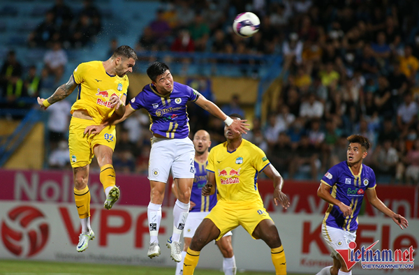 HAGL hụt chân đua vô địch V-League: Trách mình, trách... Vua