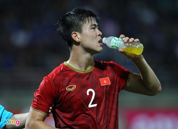 Bên trong chai nước màu vàng của đội tuyển Việt Nam